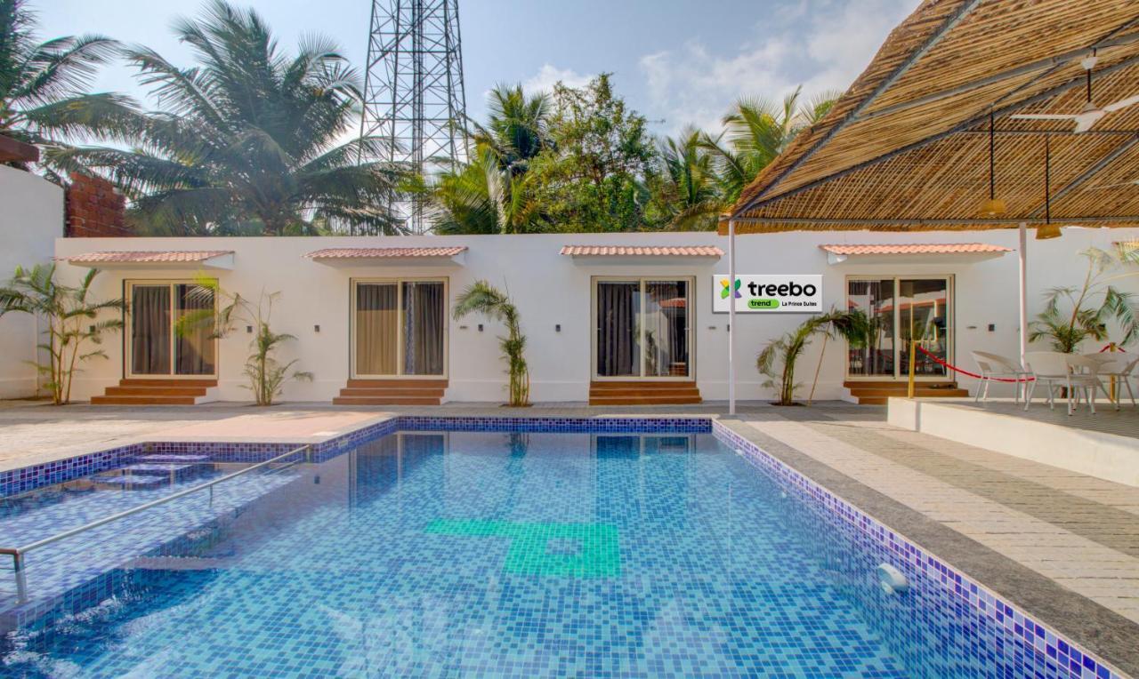 Treebo Code Red Hotell Morjim Exteriör bild