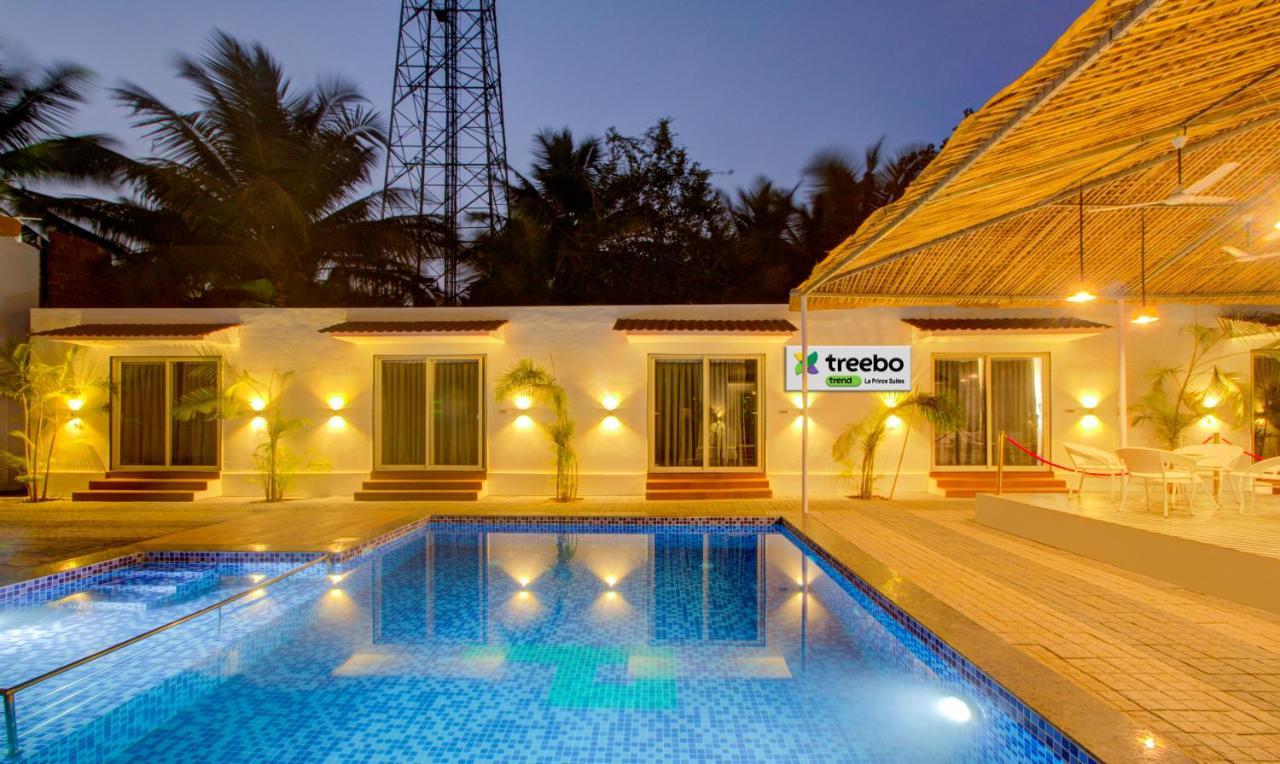 Treebo Code Red Hotell Morjim Exteriör bild